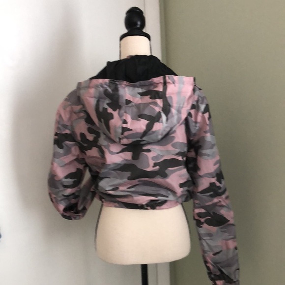 NEW LOOK Women’s Grey/ Pink Cropped Camo Windbreaker Jacket | M - Picture 7 of 15